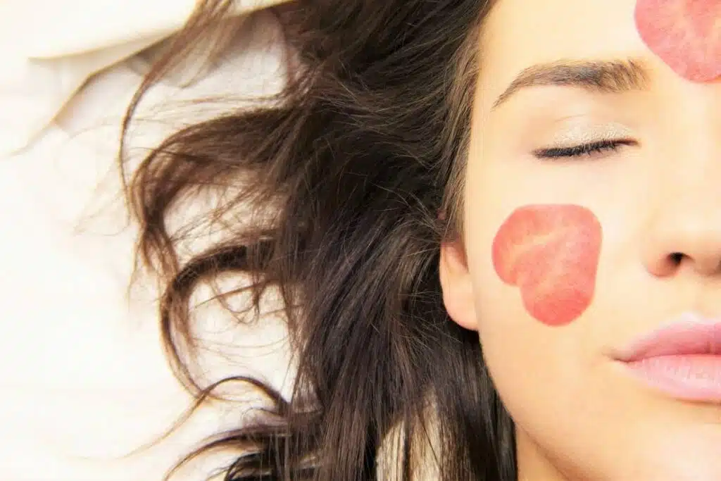 5 step per una pelle del viso piu giovane 01